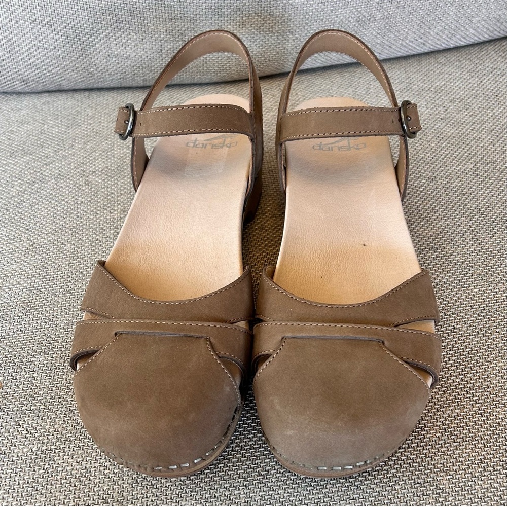 Dansko Betsey Sandal Clog Brown Milled Leather size 38 NWOT